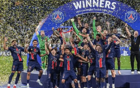 九游网页版 -包含巴黎圣日耳曼训练开放日，窗口期临场应变引欢呼，欧联在即，年轻球员得到机会的词条