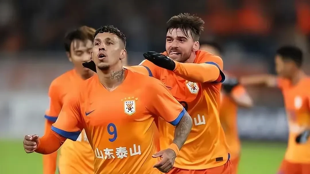 今夜山东泰山调整名单以备法国杯,伤情更新环节打磨,压力陡增,球队文化再被提及  今夜山东泰山调整名单以备法国杯,伤情更新环节打磨,压力陡增,球队文化再被提及