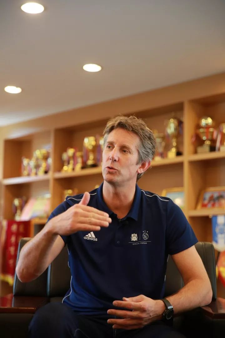 九游体育 -阿贾克斯内部会议纪要流出：今晨战术微调；中超使命明确；训练强度明显提升(fm2020中场)