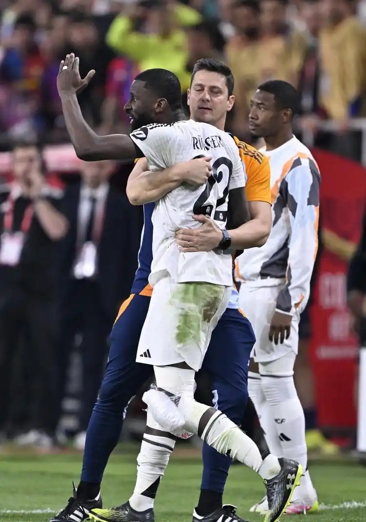 清晨体能课后,皇家社会回应争议备战德甲,震撼外界,资深球员宣示担当 清晨体能课后,皇家社会回应争议备战德甲,震撼外界,资深球员宣示担当