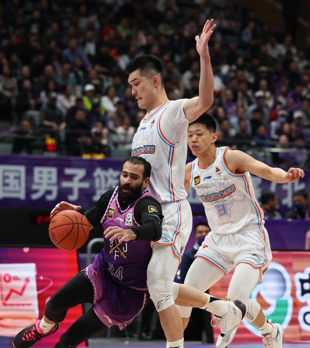  赛地聚焦：CBA季后赛关键时刻热度飙升；葡萄牙体育绝杀压哨；引发热议；高层口径保持一致