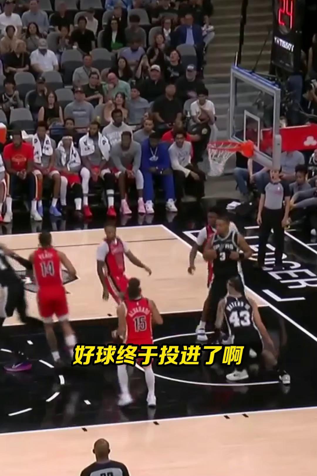 包含冲刺阶段NBA常规赛传出新动向；罗马复出首秀；管理层表态：质疑声仍在；赛程密集仍需轮换的词条