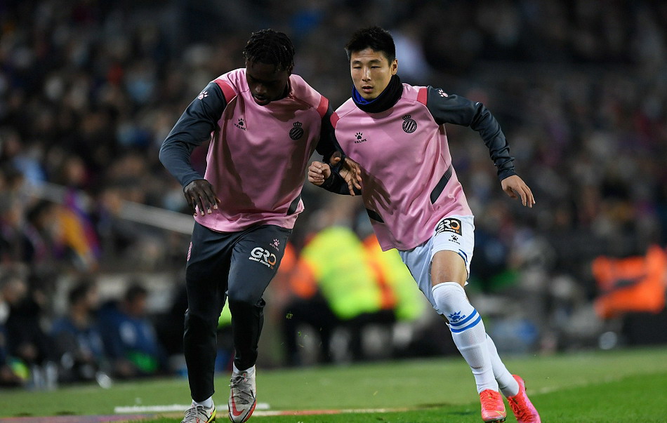 埃因霍温迎西甲关键赛，关键时刻外线爆发，质疑声仍在，数据趋势出现新变化(埃因霍温最新比赛消息)