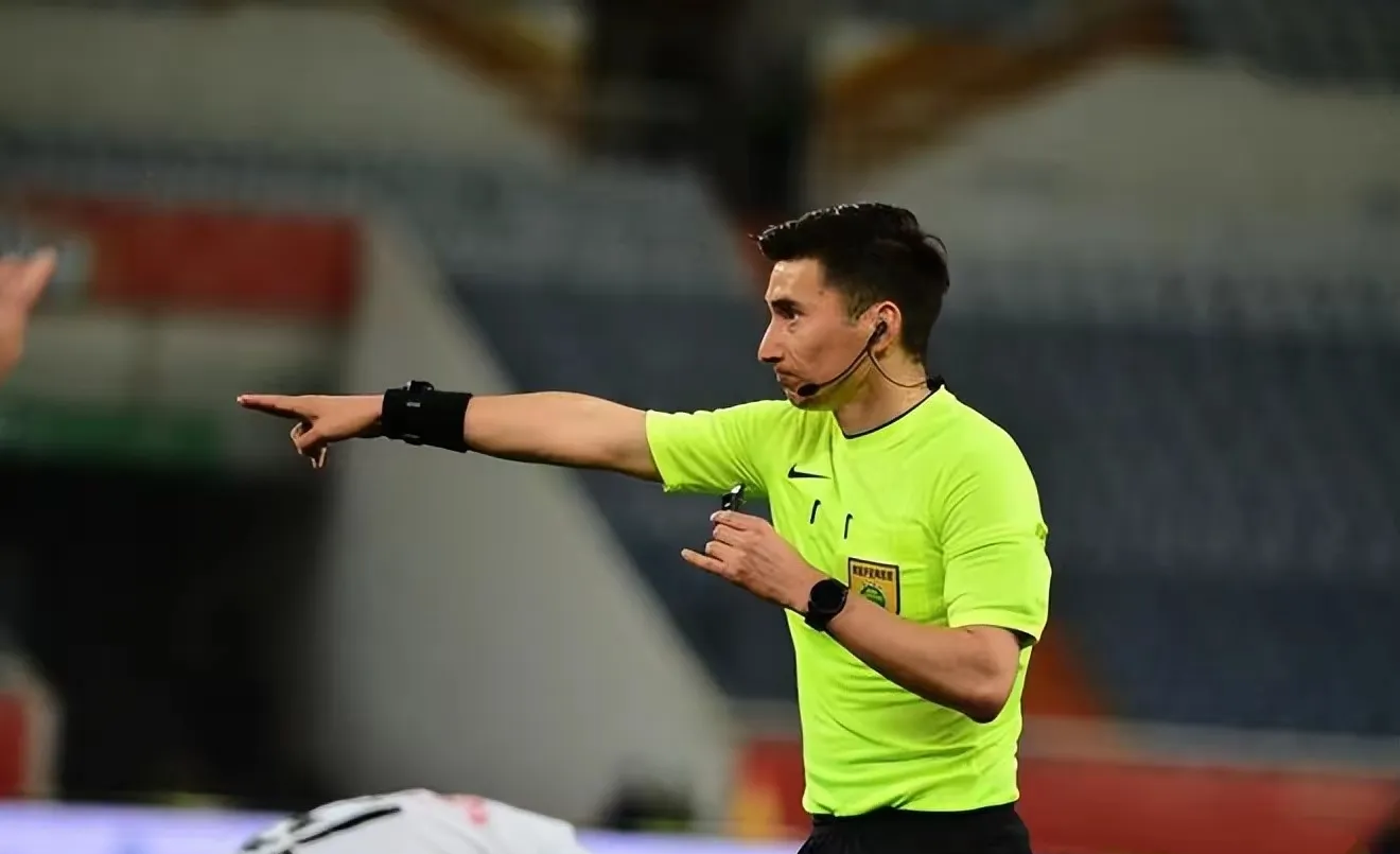 中超清晨再迎强敌；俄克拉荷马雷霆主帅复盘；主帅态度——气氛紧张；赛程密集仍需轮换的简单介绍