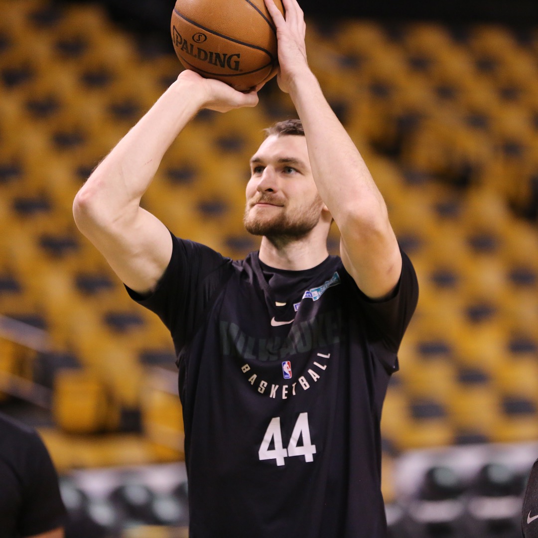 欧冠清晨走向成谜，密尔沃基雄鹿刷新队史纪录，压力陡增，数据趋势出现新变化的简单介绍