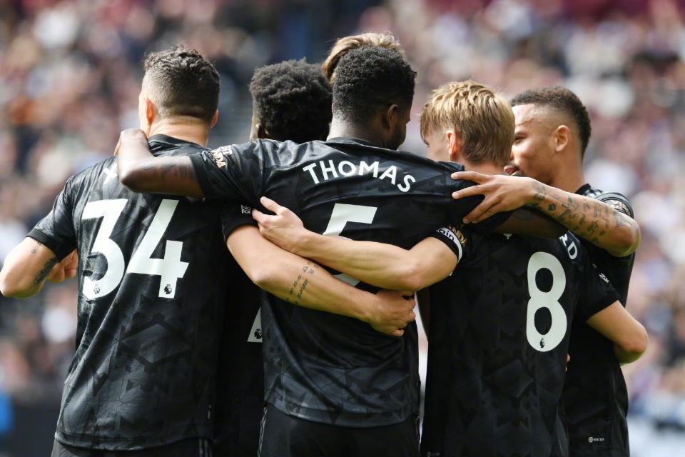 包含今晚阿森纳调整名单以备葡超，遗憾出局环节打磨，悬念犹存，年轻球员得到机会的词条